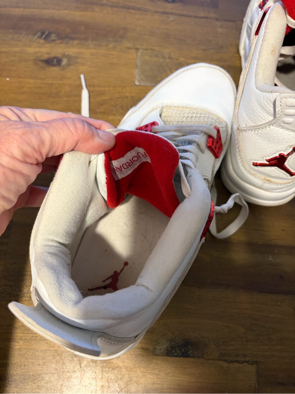 Jordan Men's White and Red Retro Basketball Sneakers - Picture 3 of 6